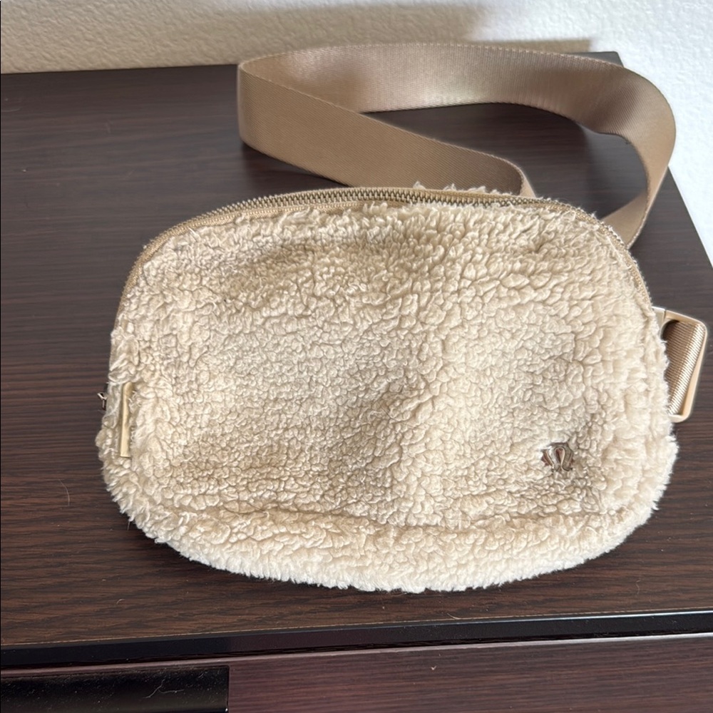 Everywhere Belt Bag - Sherpa